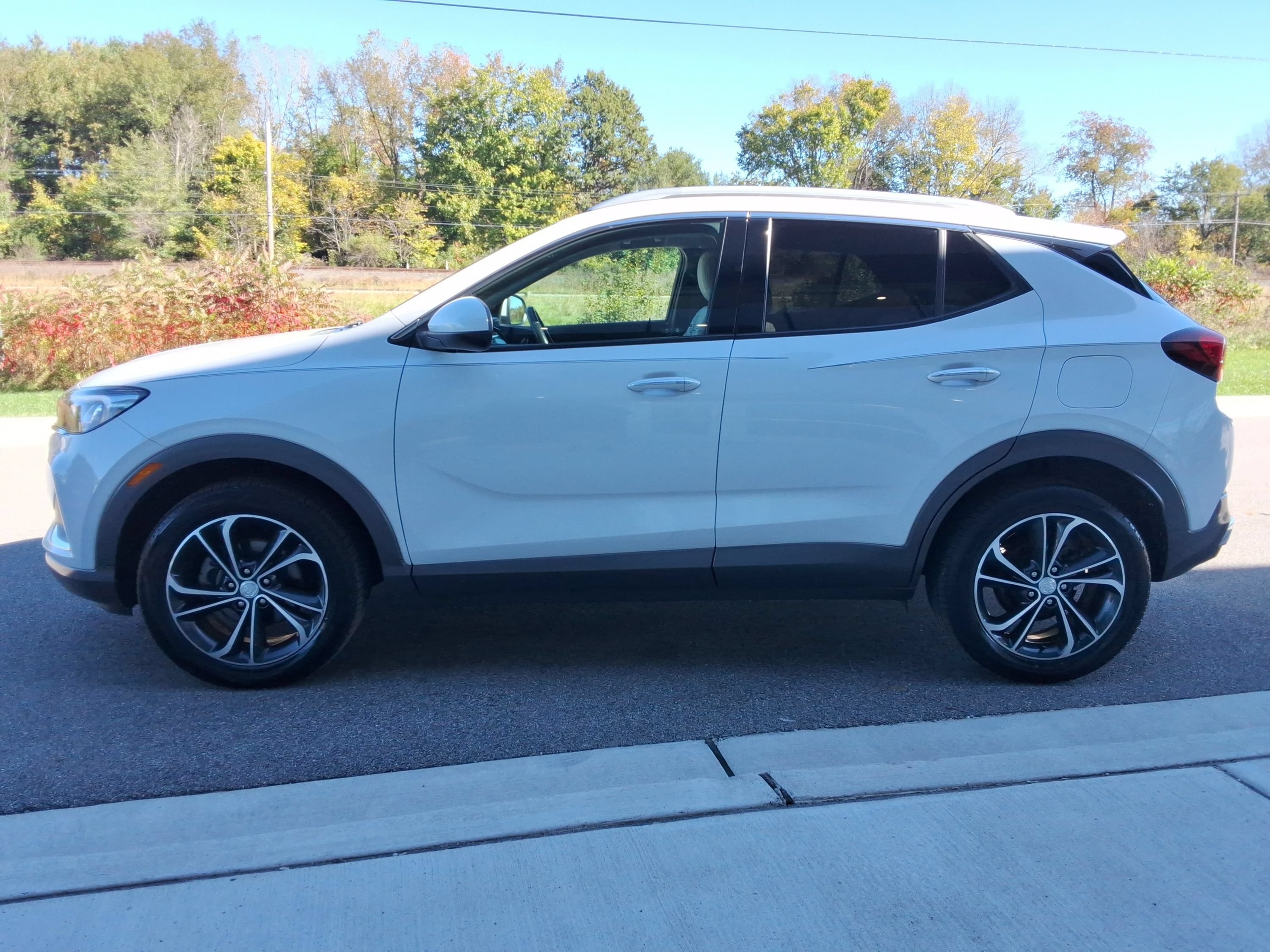 Used 2021 Buick Encore GX Essence AWD/4WD image 16