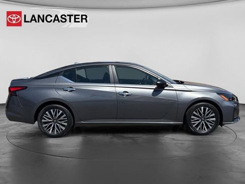 Used 2025 Nissan Altima 2.5 SV FWD image 8