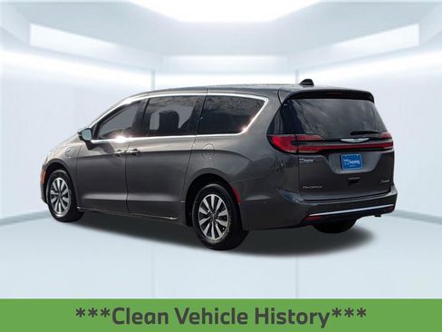 Used 2023 Chrysler Pacifica Touring-L FWD image 4