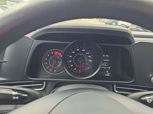 Certified 2021 Hyundai Elantra SE FWD image 15
