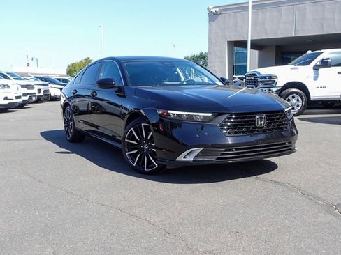 Used 2025 Honda Accord Touring image 2
