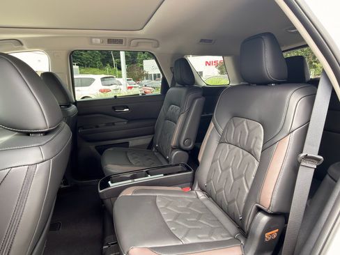 New 2026 Nissan Pathfinder Platinum FWD image 21