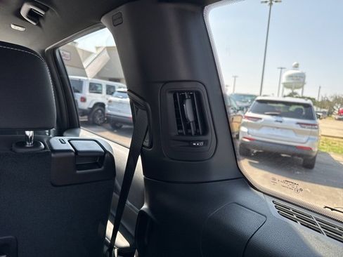 New 2025 Jeep Grand Cherokee L Laredo image 28