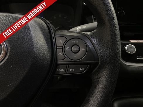 Used 2025 Toyota Corolla LE FWD image 30