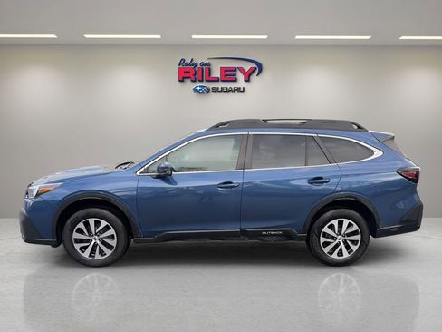 Used 2022 Subaru Outback Premium AWD/4WD image 2