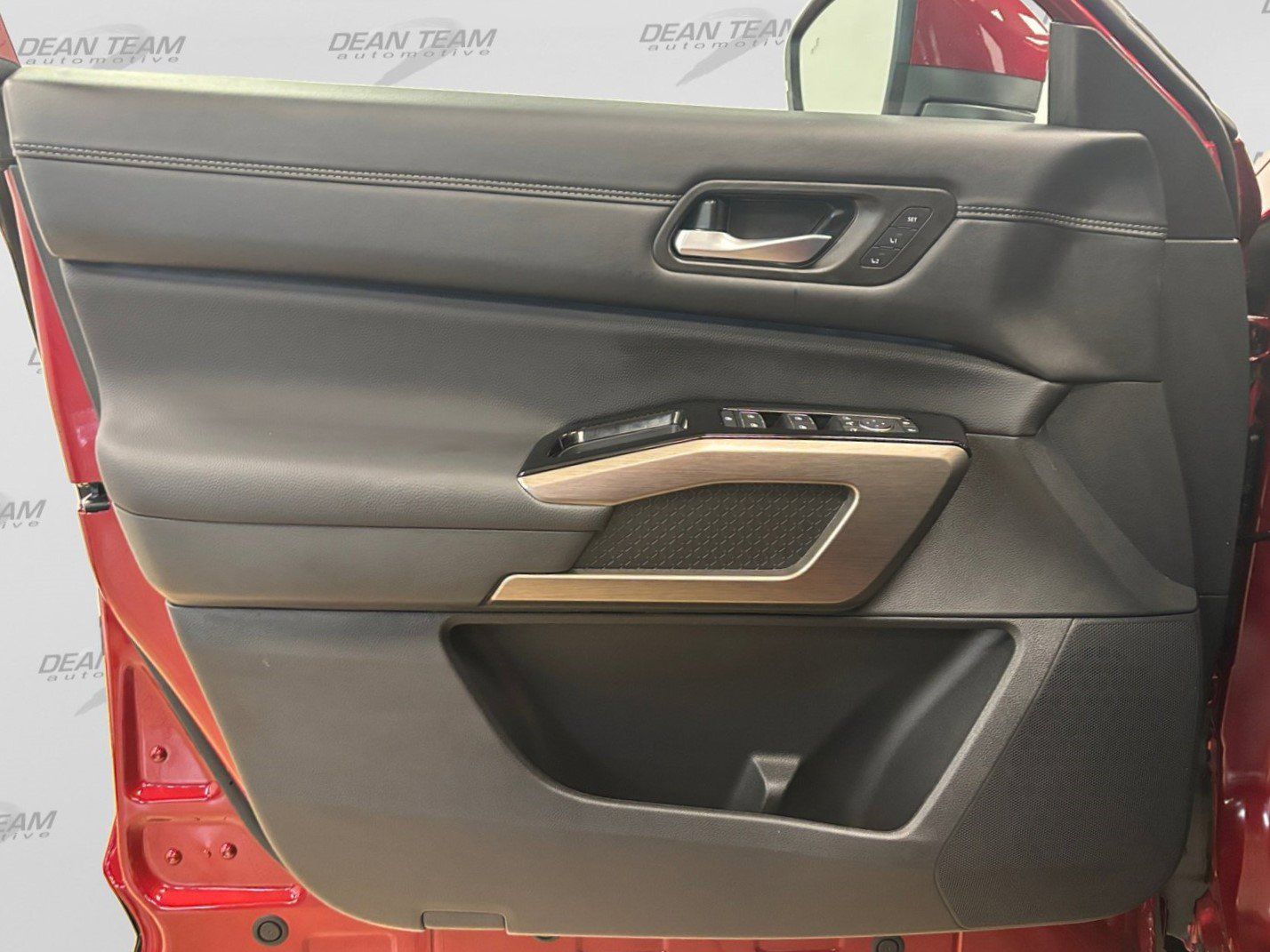 Used 2025 Nissan Pathfinder Platinum FWD image 13