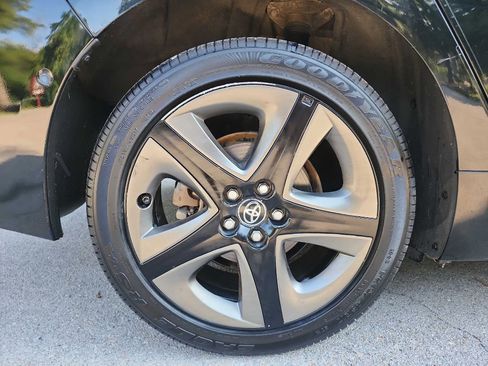 Used 2019 Toyota Prius XLE image 8