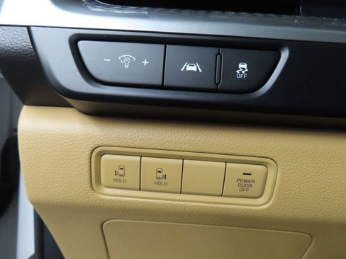 Used 2022 Kia Carnival LX FWD image 40