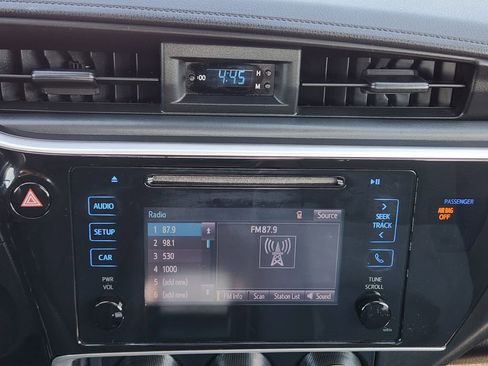 Used 2018 Toyota Corolla SE FWD image 17