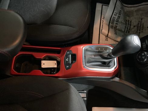 Used 2019 Jeep Renegade Trailhawk w/ Cold Weather Group II AWD/4WD image 5