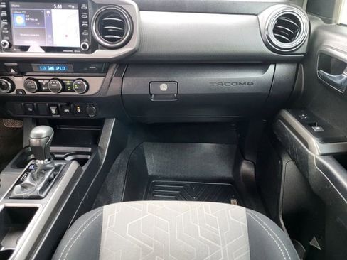 Used 2022 Toyota Tacoma TRD Off-Road AWD/4WD image 25
