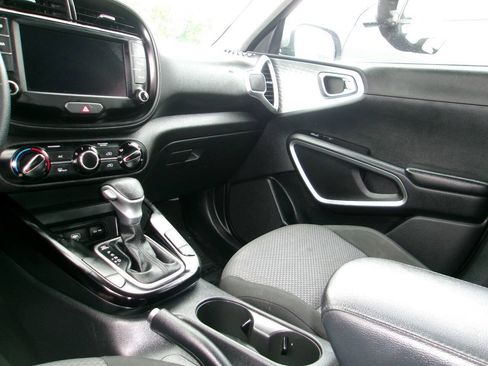 Used 2022 Kia Soul LX FWD image 13