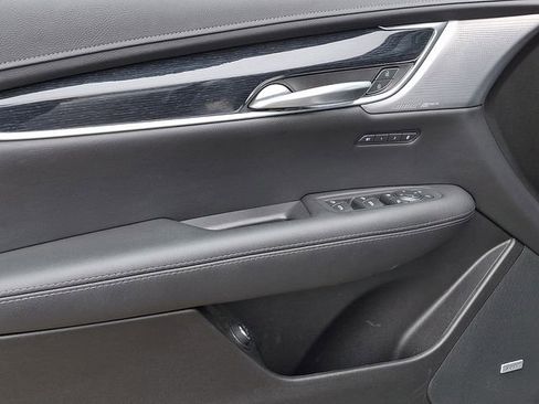 Used 2025 Cadillac XT5 Premium Luxury image 11