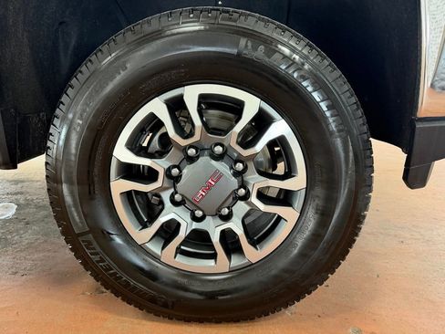 Used 2022 GMC Sierra 2500 SLE w/ SLE Value Package; image 8