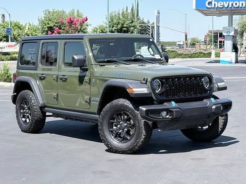 Used 2024 Jeep Wrangler Unlimited AWD/4WD image 2