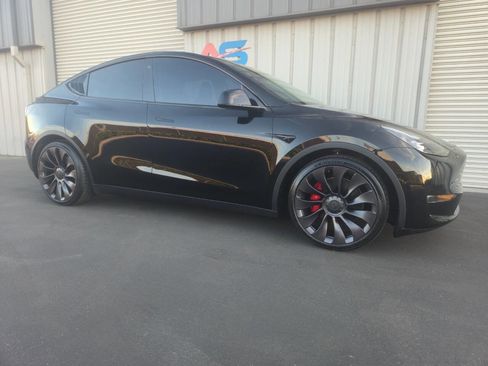 Used 2022 Tesla Model Y Performance image 10