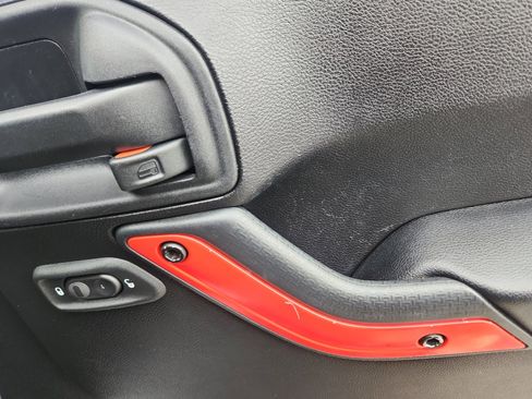 Used 2016 Jeep Wrangler Unlimited Sahara image 17