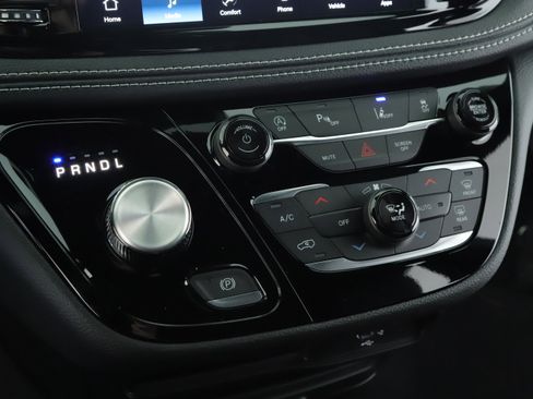 New 2026 Chrysler Pacifica Select image 14