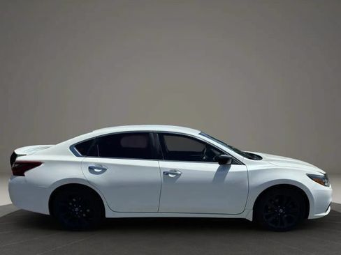 Used 2017 Nissan Altima 2.5 SR w/ Midnight Edition Package FWD image 6