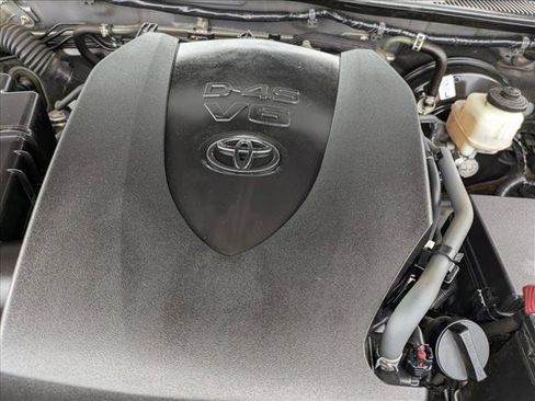 Used 2018 Toyota Tacoma SR5 AWD/4WD image 21