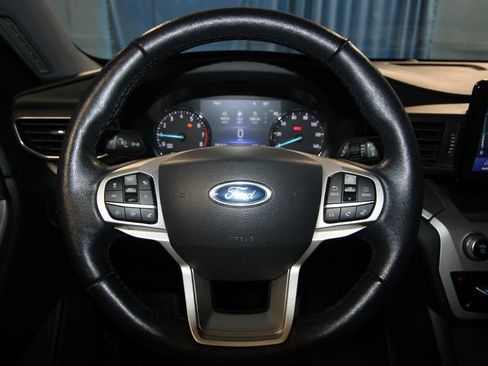 Used 2022 Ford Explorer XLT w/ Equipment Group 202A RWD image 11