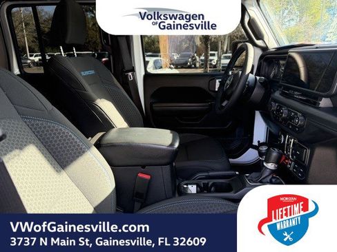 Used 2024 Jeep Wrangler Unlimited Rubicon 4xe image 9