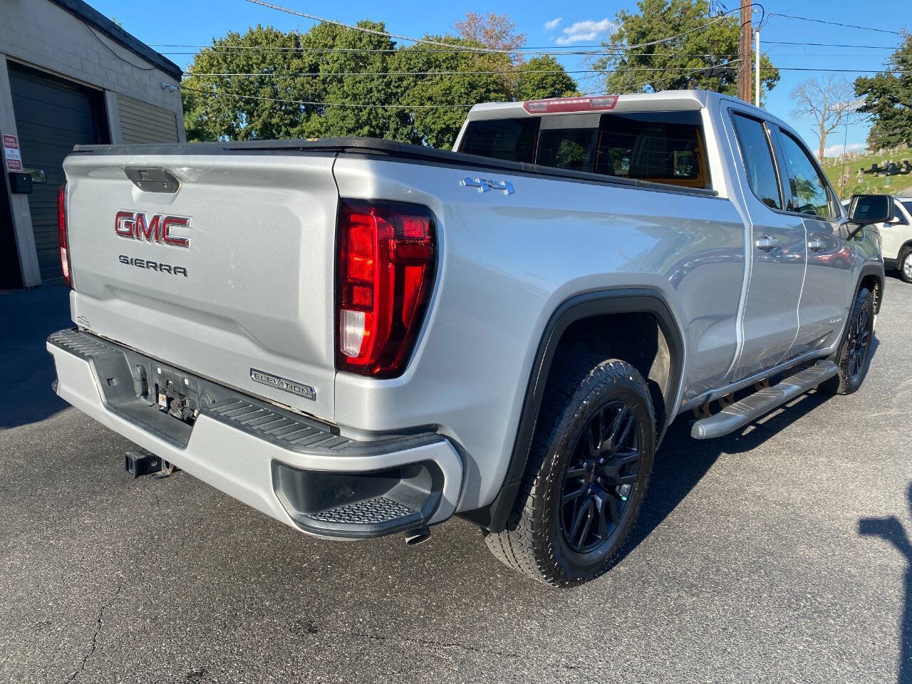 Used 2020 GMC Sierra 1500 Elevation w/ Elevation Value Package AWD/4WD image 3