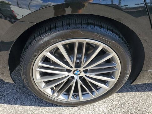 Used 2018 BMW 530i xDrive w/ Premium Package image 9
