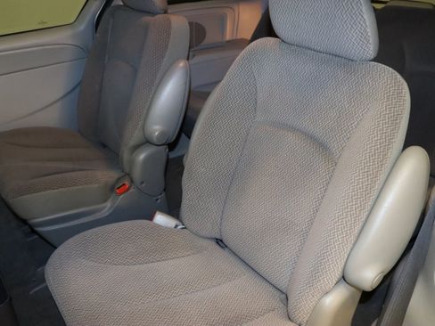 Used 2007 Dodge Caravan SXT w/ Popular Equipment Group I FWD image 7