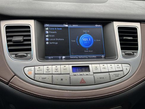 Used 2009 Hyundai Genesis 4.6 w/ Technology Pkg 5 image 13