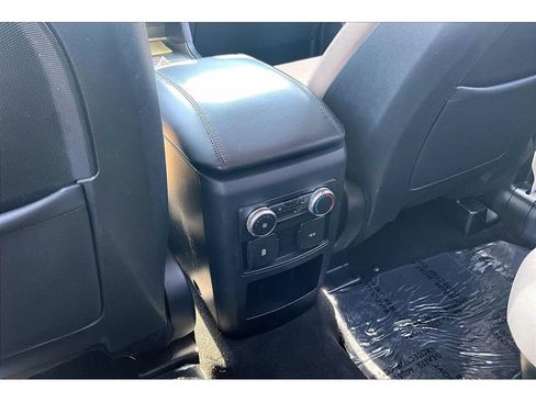 Used 2020 Ford Explorer XLT AWD/4WD image 10