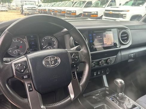Used 2019 Toyota Tacoma TRD Sport w/ Technology Package image 11