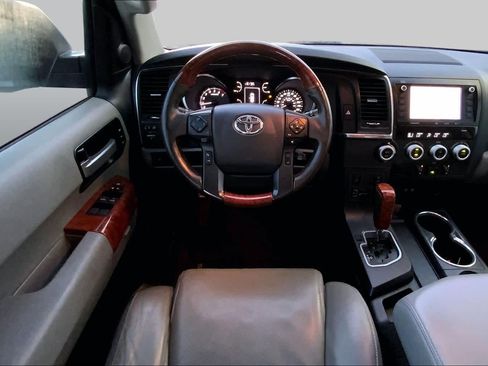 Used 2020 Toyota Sequoia Platinum RWD image 6