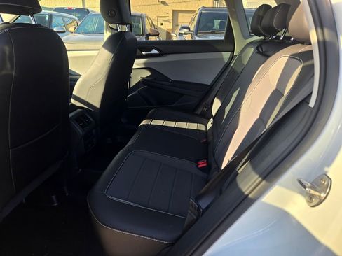 Used 2023 Volkswagen Taos SE w/ Panoramic Sunroof Package image 26