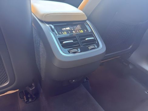 Used 2023 Volvo XC60 B5 Ultimate w/ Protection Package Premier image 27