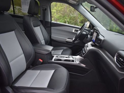 Used 2024 Ford Explorer XLT w/ Equipment Group 202A AWD/4WD image 14