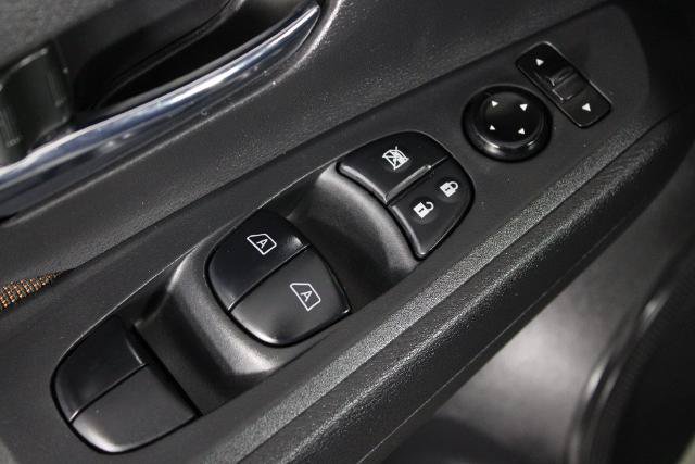 Certified 2022 Nissan Kicks SR w/ Interior Electronics Package FWD image 22