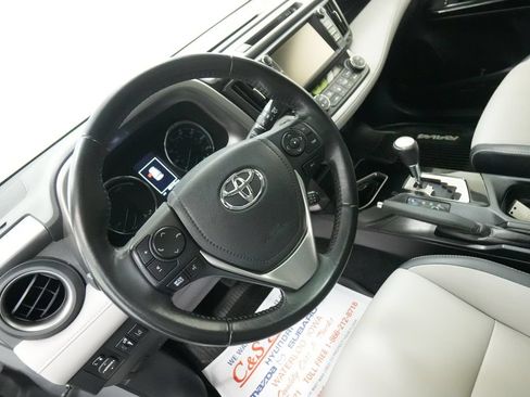 Used 2018 Toyota RAV4 Limited AWD/4WD image 14