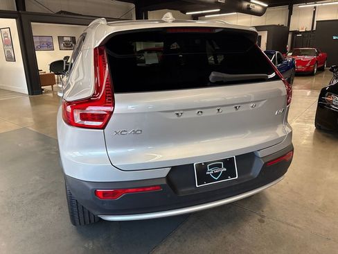 Used 2025 Volvo XC40 B5 Core image 8