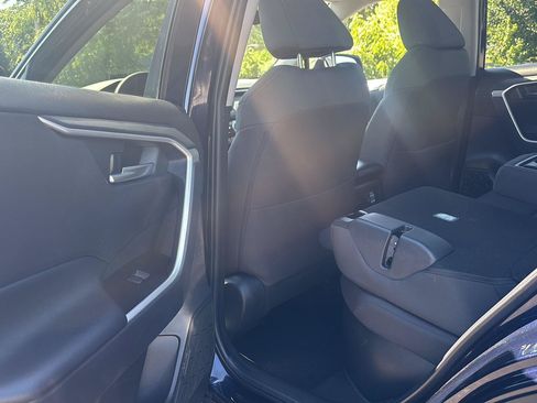Used 2025 Toyota RAV4 XLE AWD/4WD image 26