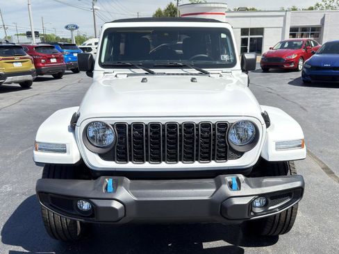 Used 2024 Jeep Wrangler Unlimited w/ Convenience Group AWD/4WD image 7