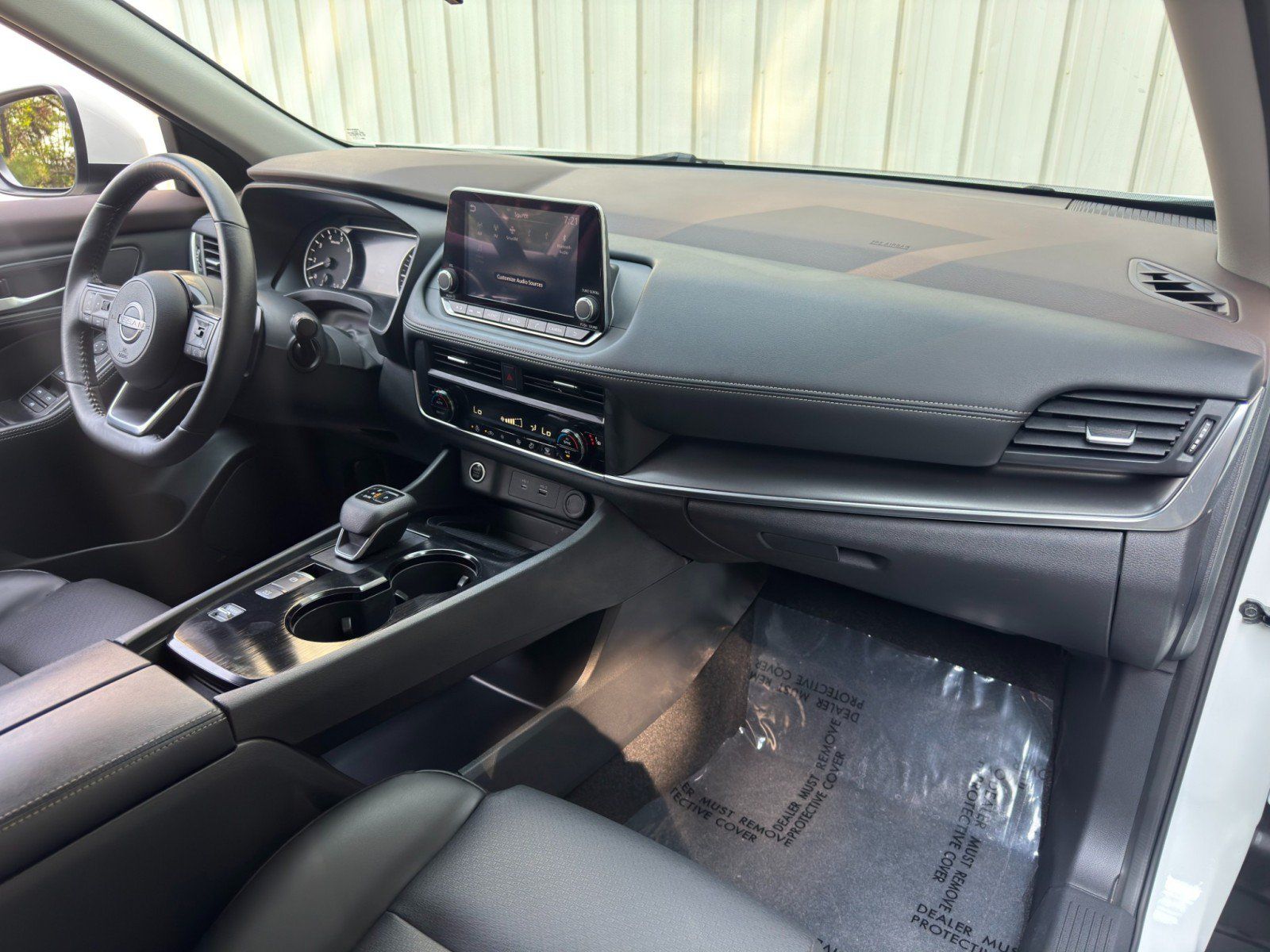 Used 2023 Nissan Rogue SV w/ SV Premium B Package FWD image 14