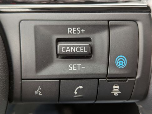 Used 2022 Nissan Rogue SV w/ SV Premium Package image 22