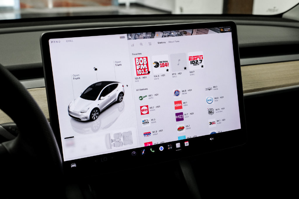 Used 2022 Tesla Model Y Long Range AWD/4WD image 25