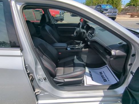 Used 2024 Nissan Altima 2.5 SR FWD image 38