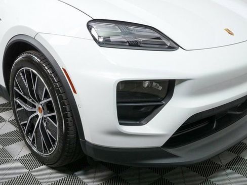 New 2026 Porsche Macan Electric image 38