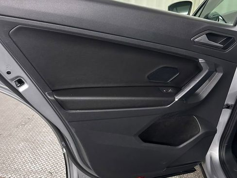 Used 2020 Volkswagen Tiguan SE w/ 3rd Row Seat Package AWD/4WD image 24