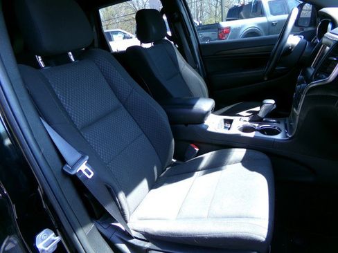 Used 2021 Jeep Grand Cherokee Laredo image 12