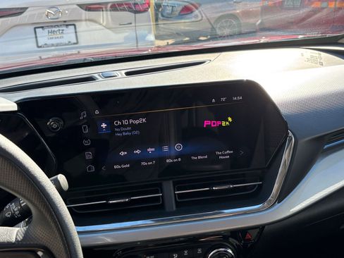 Used 2025 Chevrolet Trax LT image 21