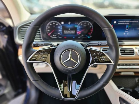 Certified 2025 Mercedes-Benz GLS 450 4MATIC image 25